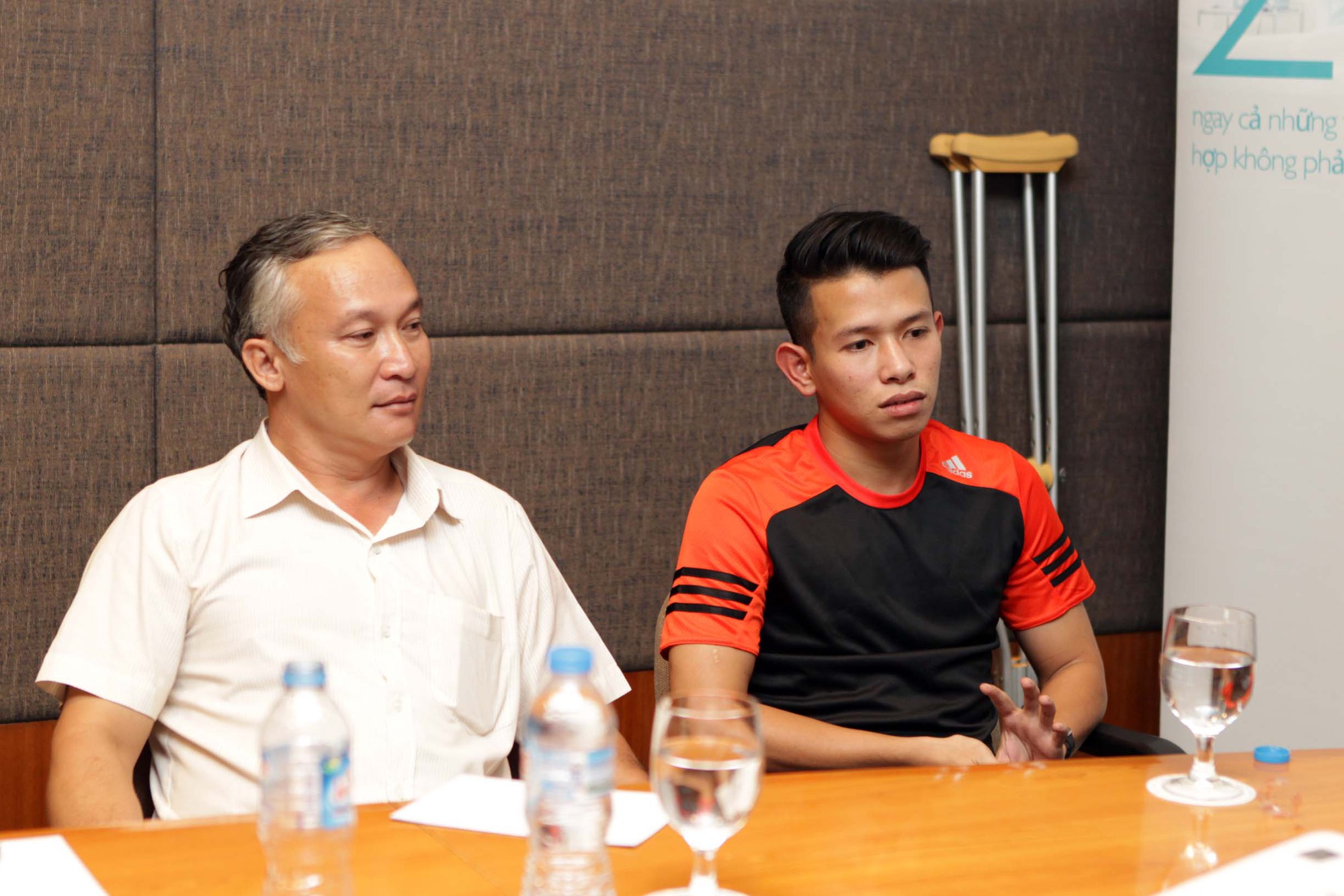 HLV Huỳnh Đức thừa nhận, đội ngũ y tế của SHB Đà Nẵng có vấn đề. 