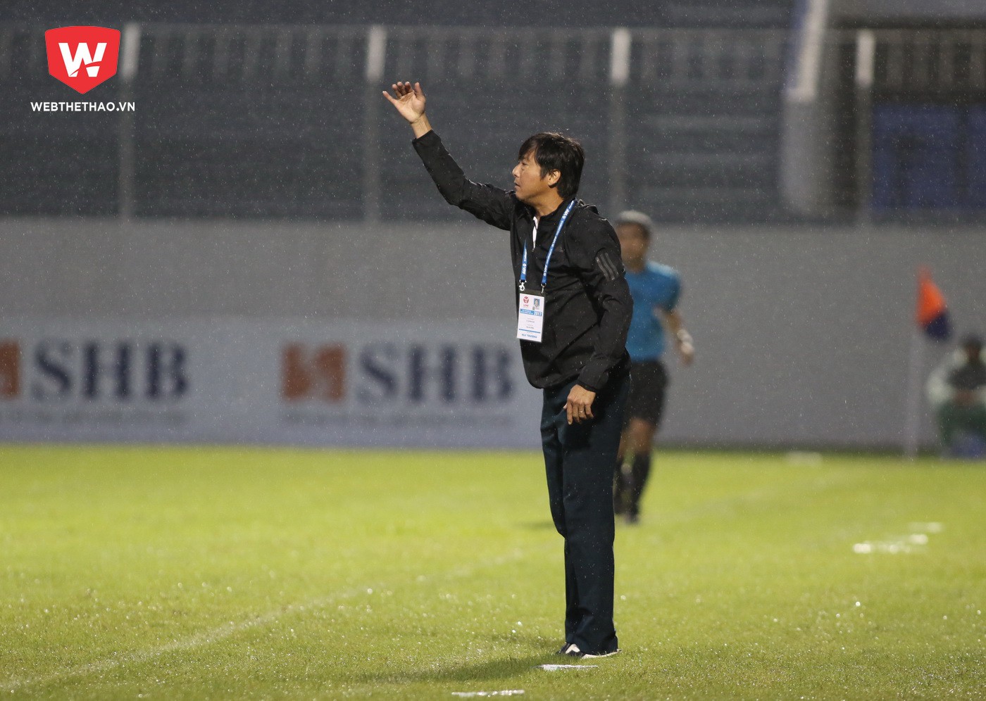 HLV Huỳnh Đức đã có trận đấu cuối cùng dẫn dắt SHB Đà Nẵng trên sân nhà sau gần 10 gắn bó ở cương vị HLV trưởng. Ảnh: Phi Lê