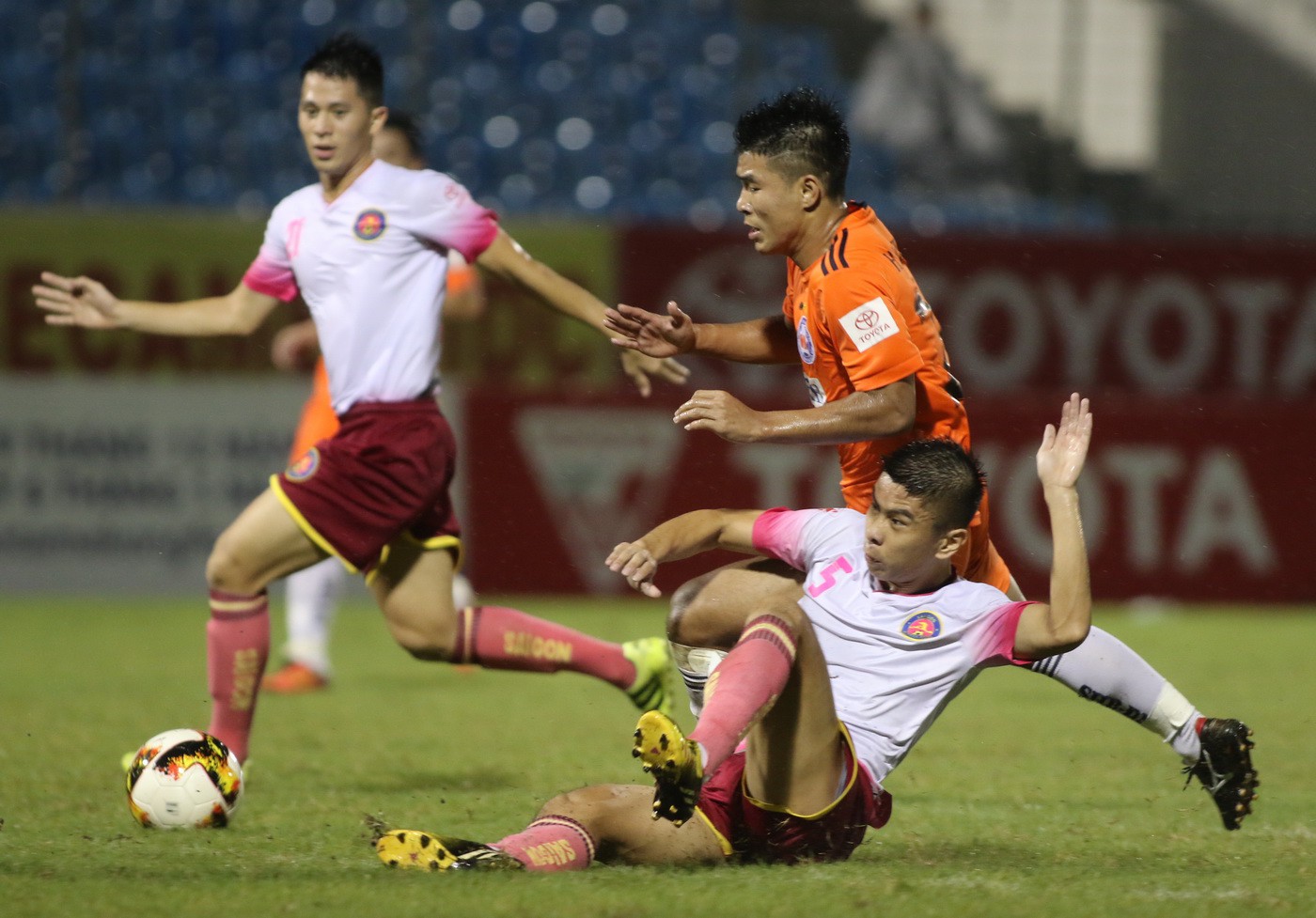 Sài Gòn đã gặp khó khăn ngay thời điểm xuất phát của V.League 2018. Ảnh: Phi Lê