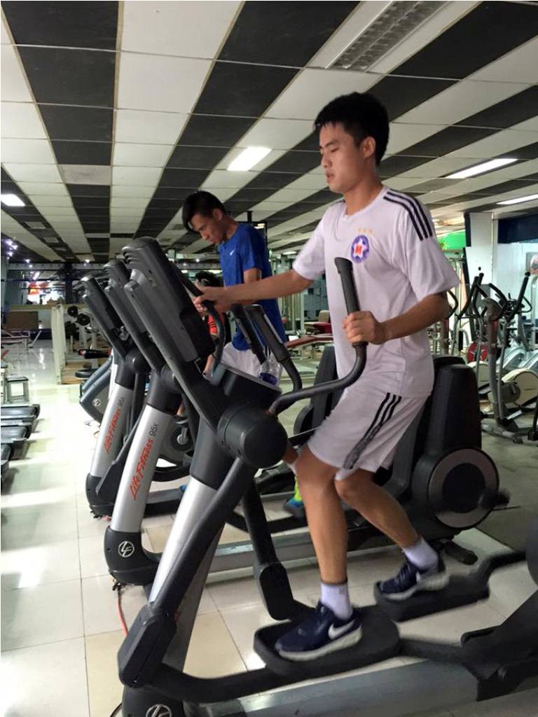 Lâm Anh Quang ở phòng tập gym. Ảnh: FBNV