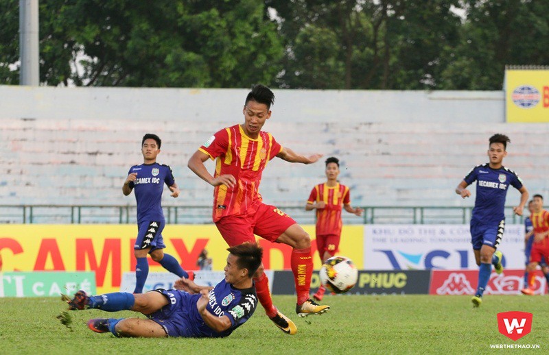 Tân binh Nam Định đã cảm nhận được sự khắc nghiệt của sân chơi V.League. Ảnh: Quang Thịnh