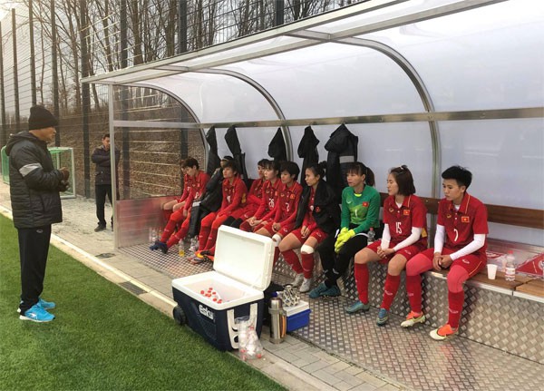 Sau trận đấu với Hoffenheim, ĐT nữ Việt Nam sẽ dự khán một trận đấu ở Bundesliga trước khi sang Jordan. Ảnh: VFF
