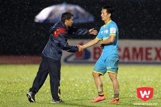 HLV Võ Đình Tân luôn nhận được sự kính trọng từ các cầu thủ.