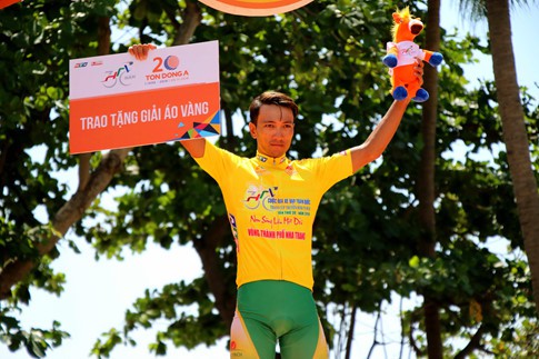 Nguyễn Thành Tâm giữ Áo vàng sau 19 chặng đua. 
