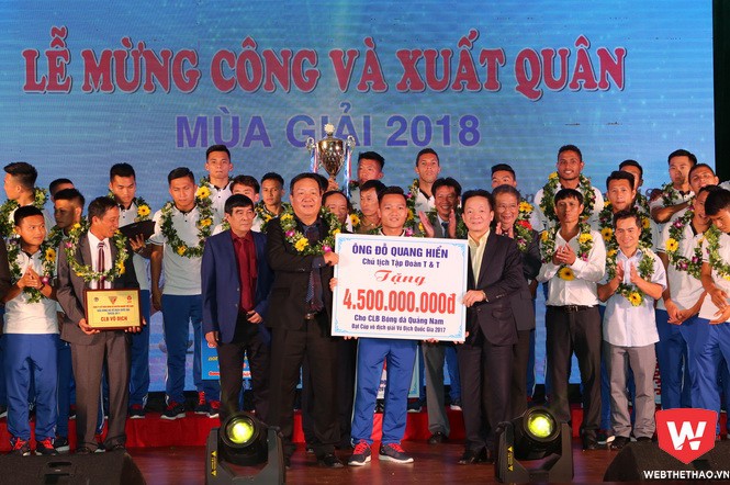 Trước mùa giải mới, đội bóng xứ Quảng nhận liều doping tinh thần khá lớn từ số tiền thưởng lên đến hơn 12 tỷ đồng. Ảnh: Phi Lê