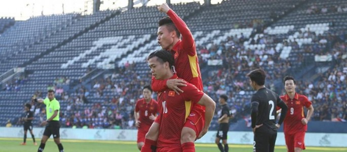 Công Phương - Quang Hải có sự kết hợp ăn ý trên hàng công của U23 Việt Nam. 