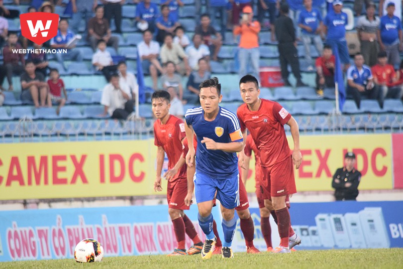 Đội trưởng Đinh Thanh Trung có phần bị tâm lý ở cú đá penalty. Ảnh: Phương Ngọc