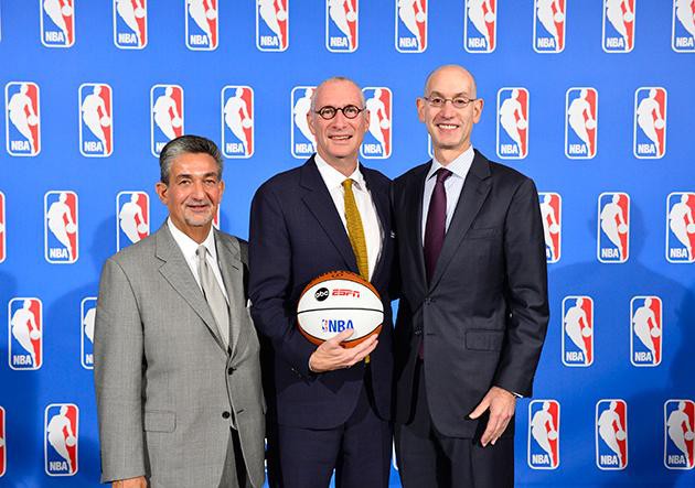 Adam Silver, đứng ngoài cùng bên phải, chủ tịch mới của NBA Properties Inc.