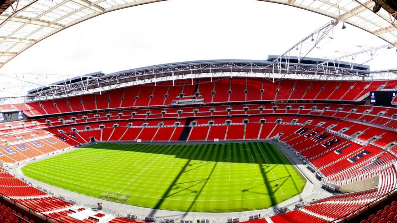 Hình ảnh: Mặt sân tuyệt đẹp của Wembley