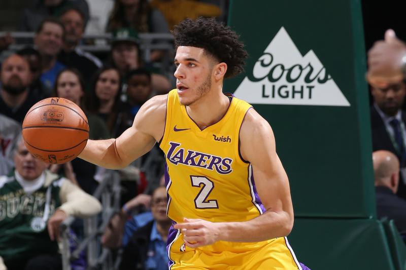 Phần lớn số điểm của Lonzo Ball đến từ bên trong khu vực hình thang.