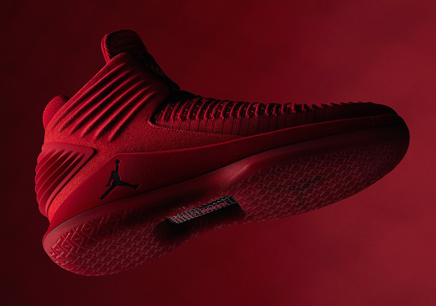 Air Jordan XXXII phối màu “Rosso Corsa”.