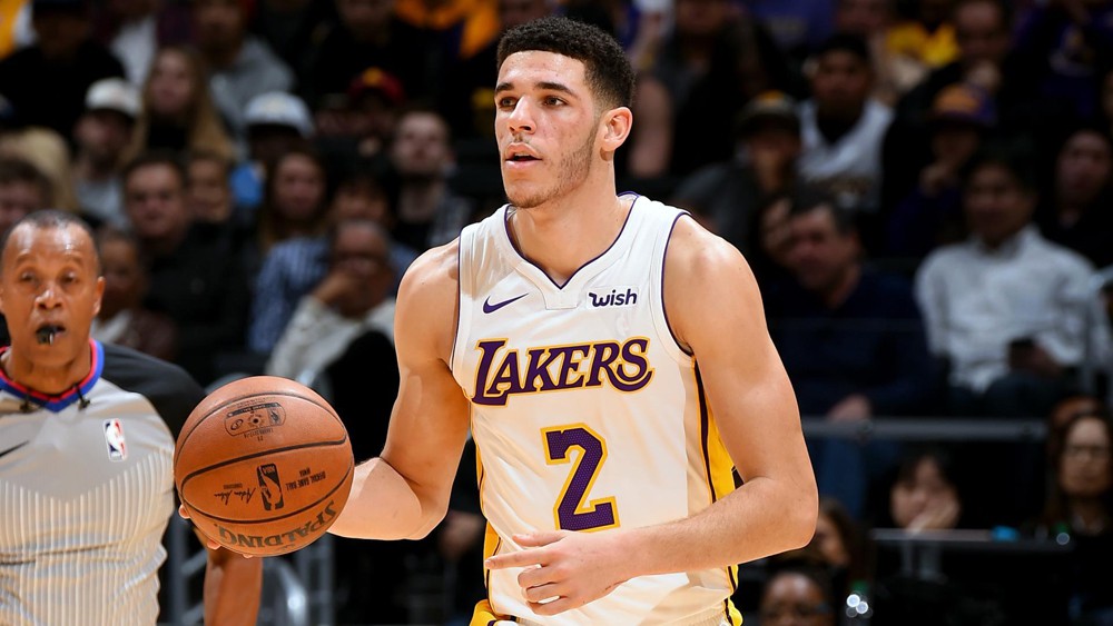 Lonzo Ball vẫn đang rất cố gắng để thể hiện mình trong từng trận đấu.