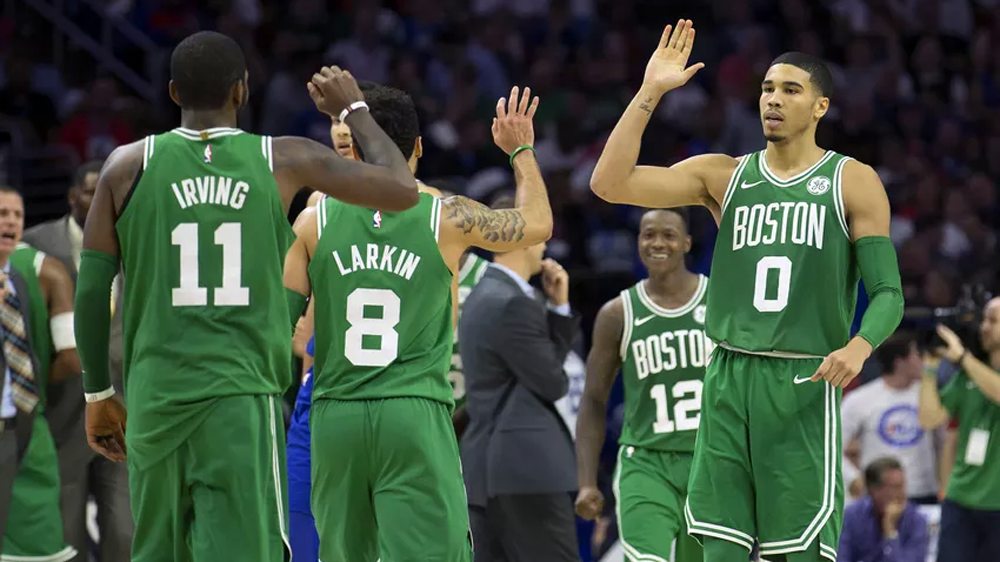  Boston Celtics bay cao nhờ hàng thủ cực kỳ đoàn kết.