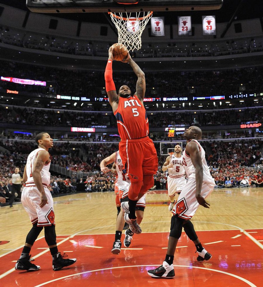 Josh Smith thời còn tung hoành tại NBA trong màu áo Atlanta Hawks.
