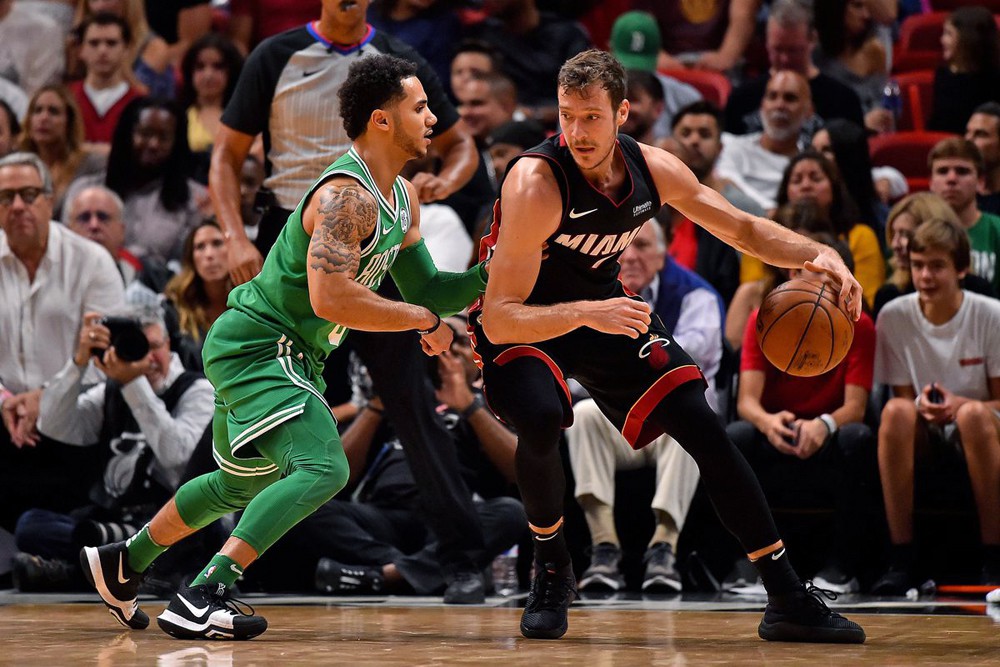 Chuỗi trận thăng hoa của Boston Celtics bị chặn đứng bởi Miami Heat.