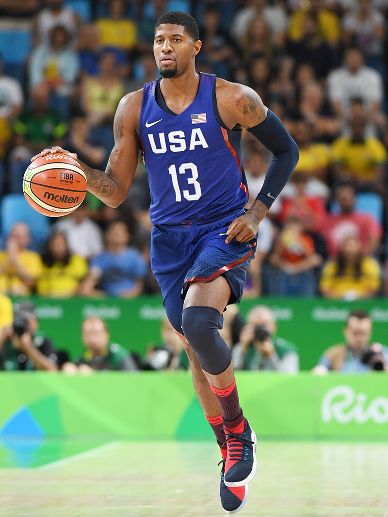 Paul George trong màu áo tuyển Mỹ tại Olympic Rio 2016, anh ghi 15 điểm trong trận ra mắt ĐTQG.