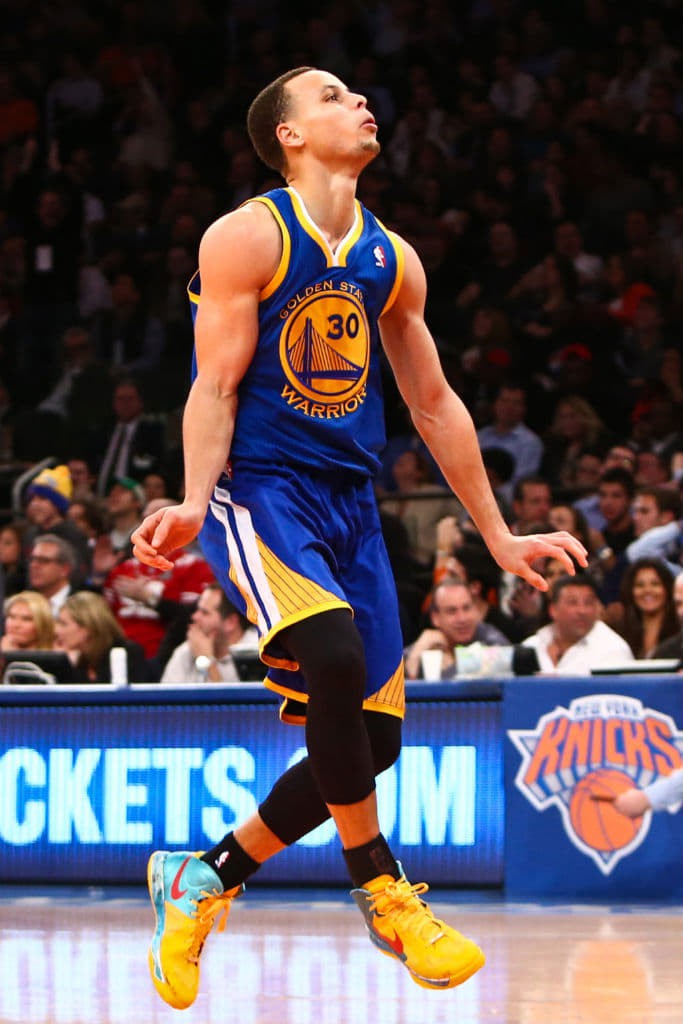 Nike Zoom Hyperfuse 2012 đồng hành cùng Stephen Curry trong trận đấu lịch sử trước New York Knicks tại Madison Square Garden.