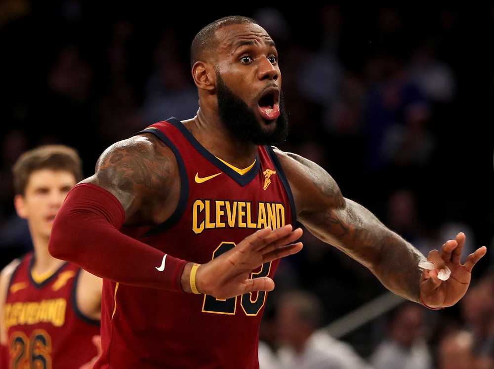 LeBron James không thể làm gì để thay đổi hàng thủ tệ nhất NBA của Cavaliers.