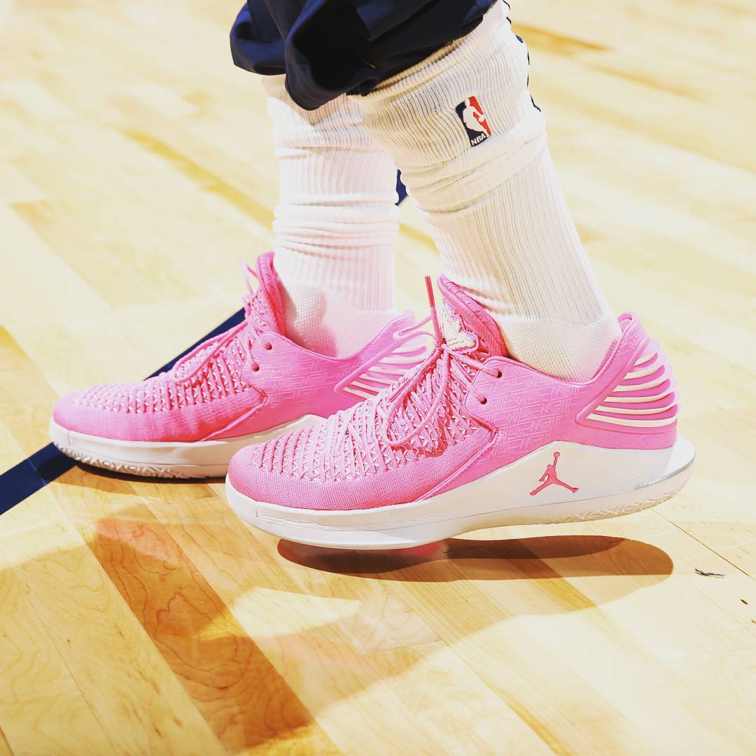 Trong trận đấu sau đó, Jimmy Butler đã trở về với Air Jordan 32, mẫu giày mà anh là một trong những cầu thủ đại diện chính. Phối màu hồng anh sử dụng có tên gọi “Breast Cancer Awareness”, ủng hộ cho “Tháng 10 - Tháng nhận thức về Ung thư Vú”.