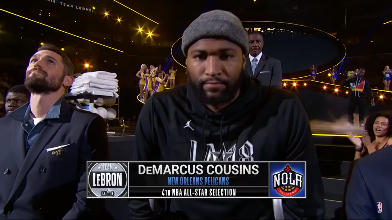 Khuôn mặt đượm buồn của DeMarcus Cousins ở đầu trận All-Star Game sáng nay.