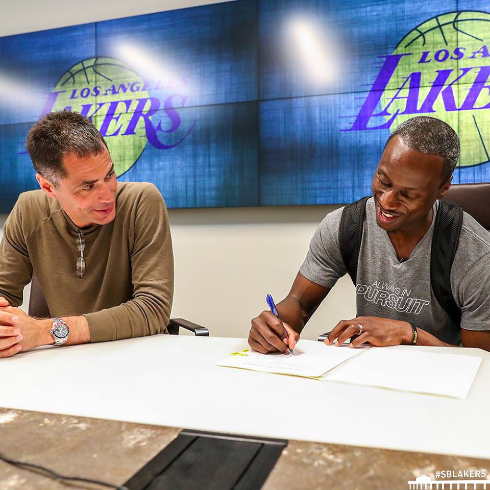 Andre Ingram trong ngày được ký hợp đồng NBA đầu tiên trong sự nghiệp.