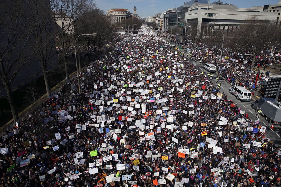 Dòng người đông nghịt tại cuộc tuần hành Washington.