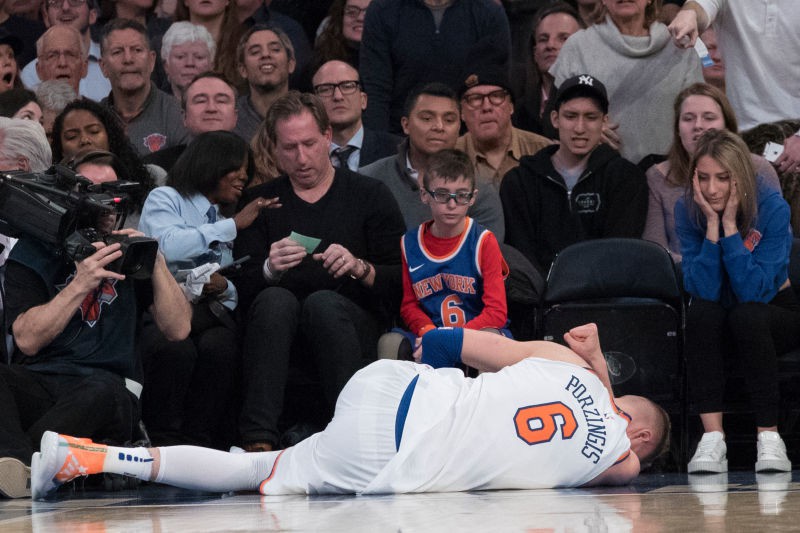 Tạm biệt Porzingis và tạm biệt luôn mùa giải 2017-18 của New York Knicks.