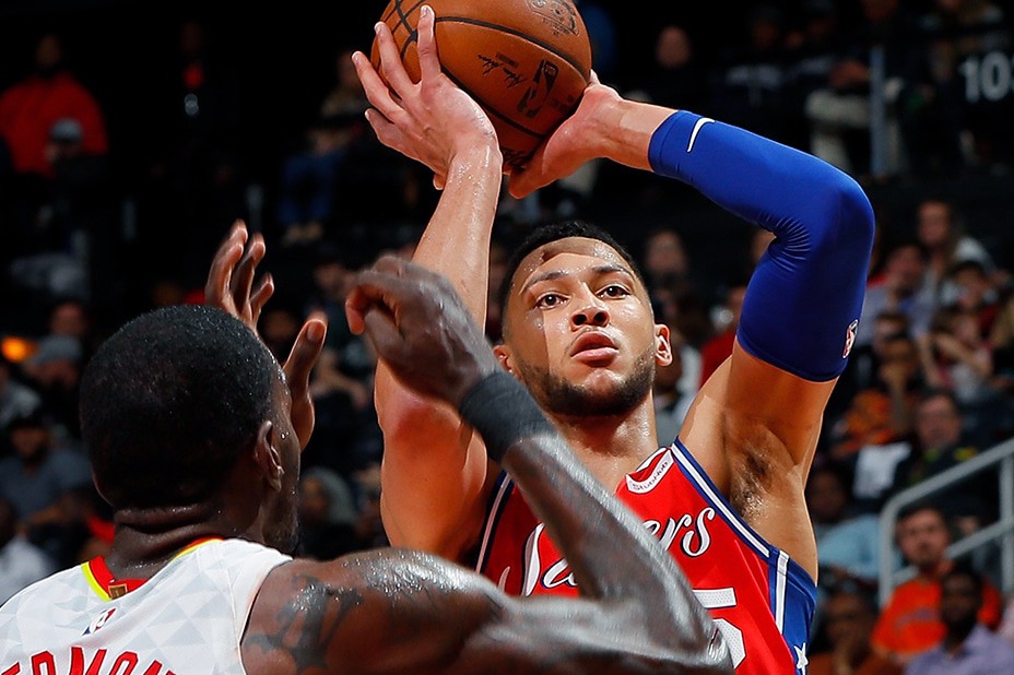 Form ném của Ben Simmons với phẩn tay ném hướng xéo thay vì hướng thẳng.