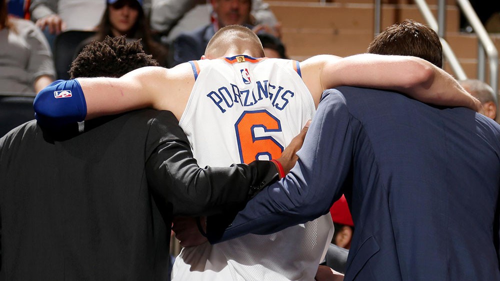 Porzingis ngã xuống cũng mang theo hy vọng của Knicks ở mùa giải năm nay.