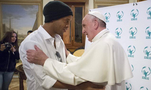 Ronaldinho và Đức Giáo hoàng Francisco 
