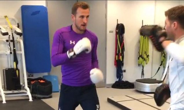 Tiền đạo Harry Kane chăm chỉ tập luyện Boxing