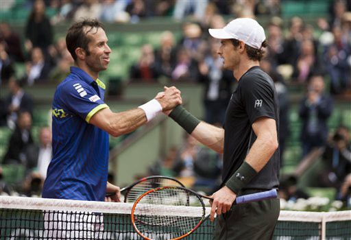 Radek Stepanek khiến Andy Murray vất vả trong ngày ra quân tại Roland Garros
