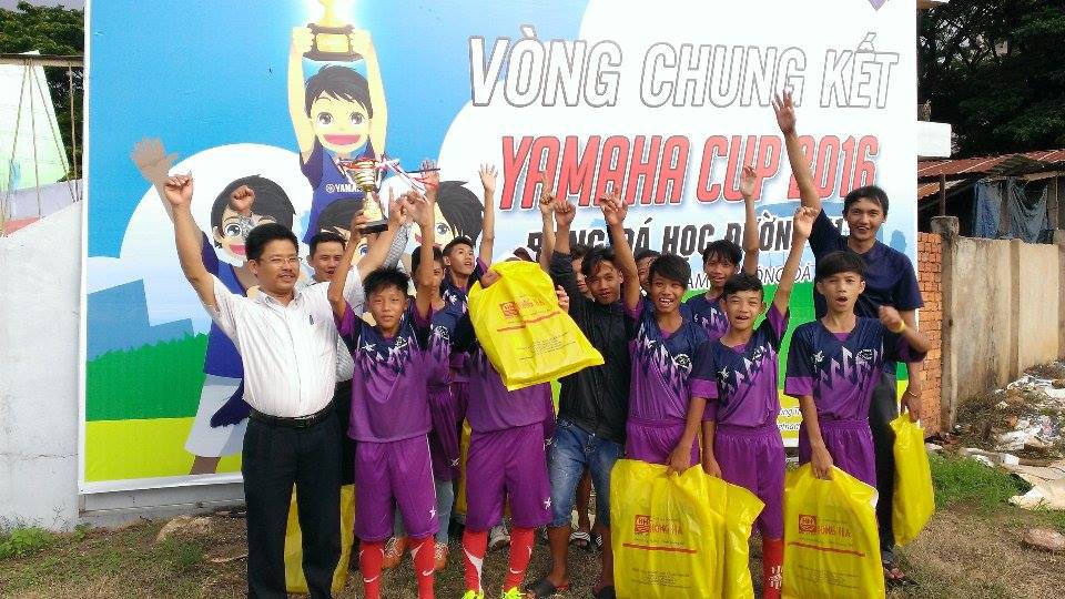 Nhà vô địch Festival bóng đá học đường U.13 Yamaha Cup 2016 khu vực Đắk Lắk - THCS Eatu