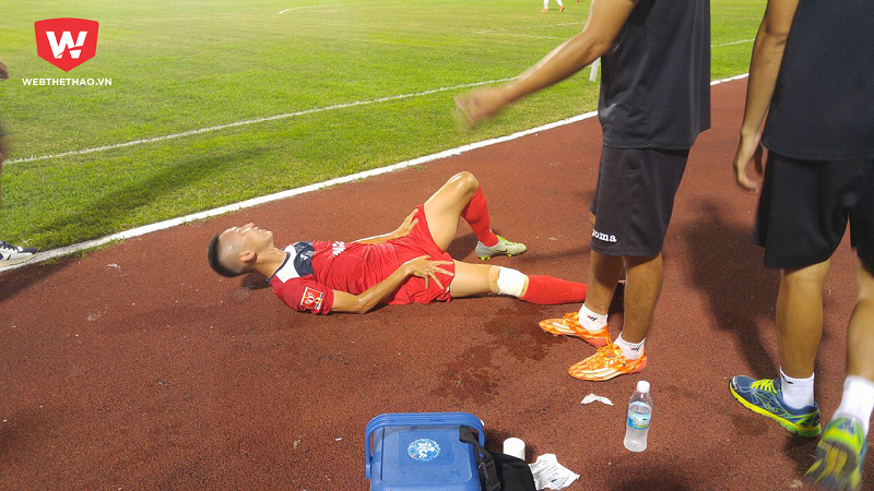 Nghiêm Xuân Tú gặp chấn thương nặng trong trận đấu với Hà Nội T&T