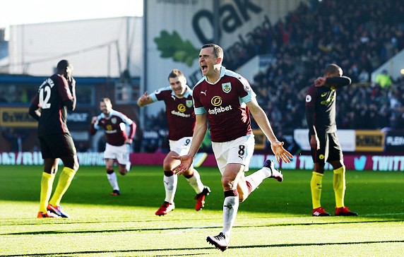 TRỰC TIẾP, Burnley 1-0 Man City: Marney lập siêu phẩm