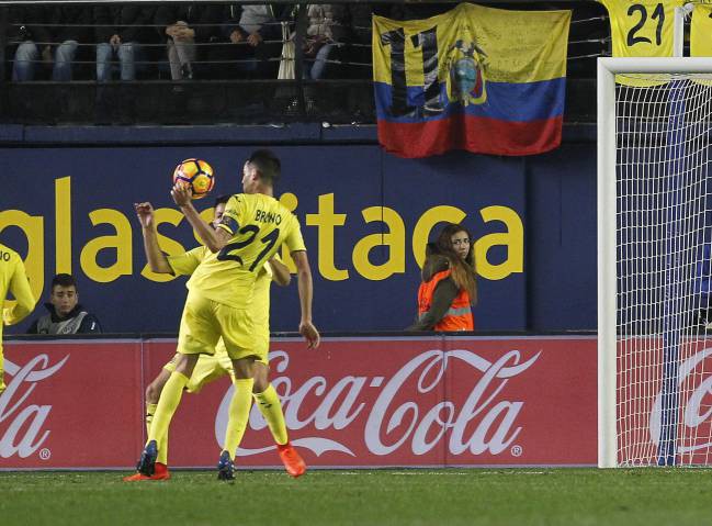 Tình huống dẫn đến phạt đền cho Real Madrid