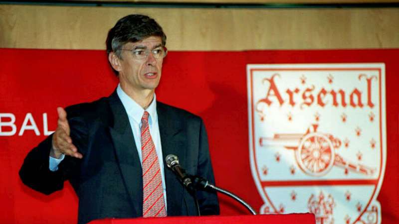 Ông Wenger nhận 500.000 bảng/năm khi mới nhậm chức HLV trưởng Arsenal vào năm 1996