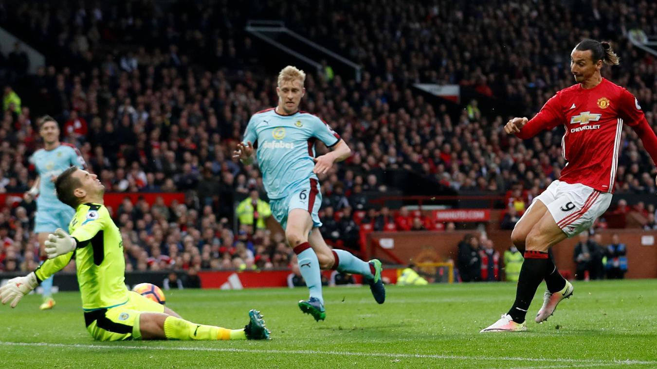 Man Utd 0-0 Burnley: Tiền đạo đá bay ghế của Mourinho