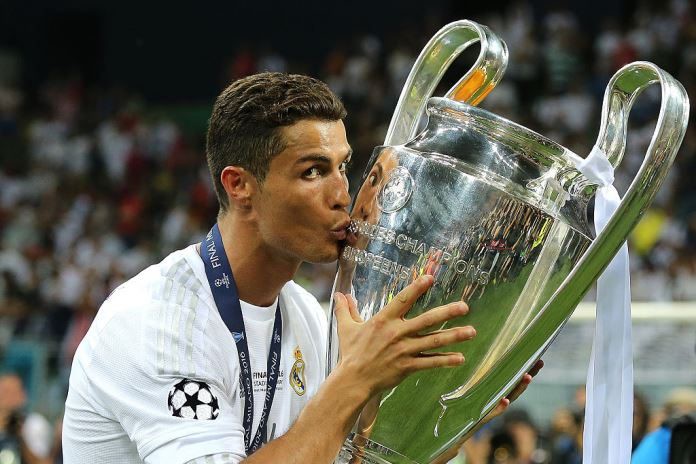 Thành công với Real Madrid giúp Ronaldo chiếm lợi thế lớn trong cuộc đua giải thưởng ''Cầu thủ xuất sắc nhất năm'' của FIFA