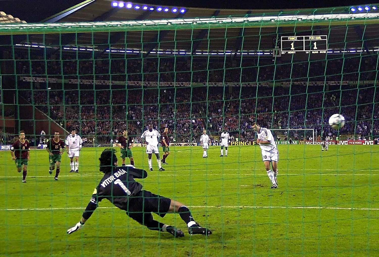 Nhìn lại 5 phút cay đắng của Bồ Đào Nha trước Pháp tại EURO 2000