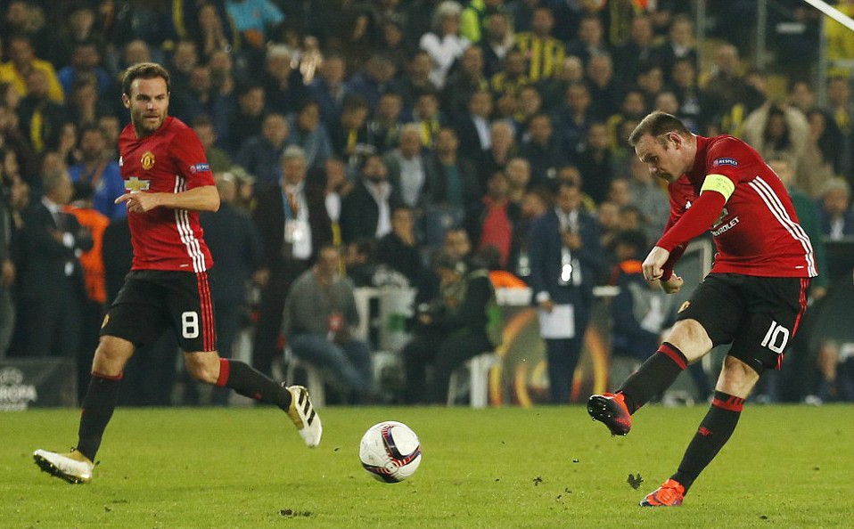 Man Utd lập kỷ lục buồn, Rooney đón kỷ lục ... vui