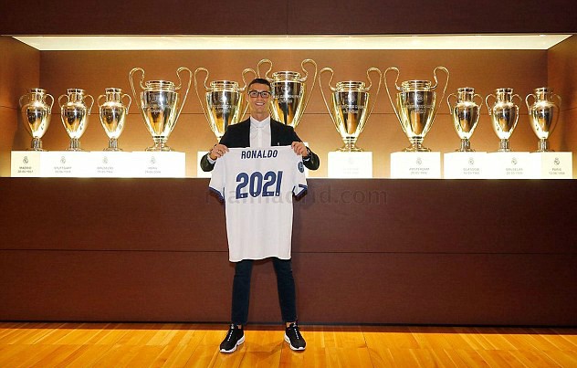 Ronaldo, Messi muốn gia hạn hợp đồng, Real và Barca chẳng dám nói không