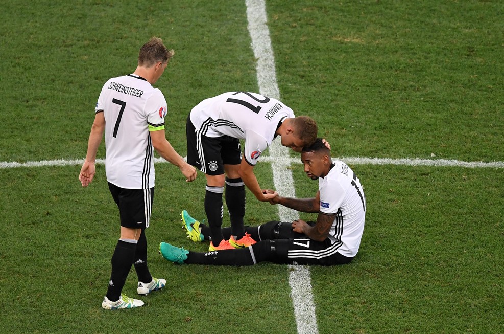 TRỰC TIẾP, Pháp 1-0 Đức: Boateng rời sân