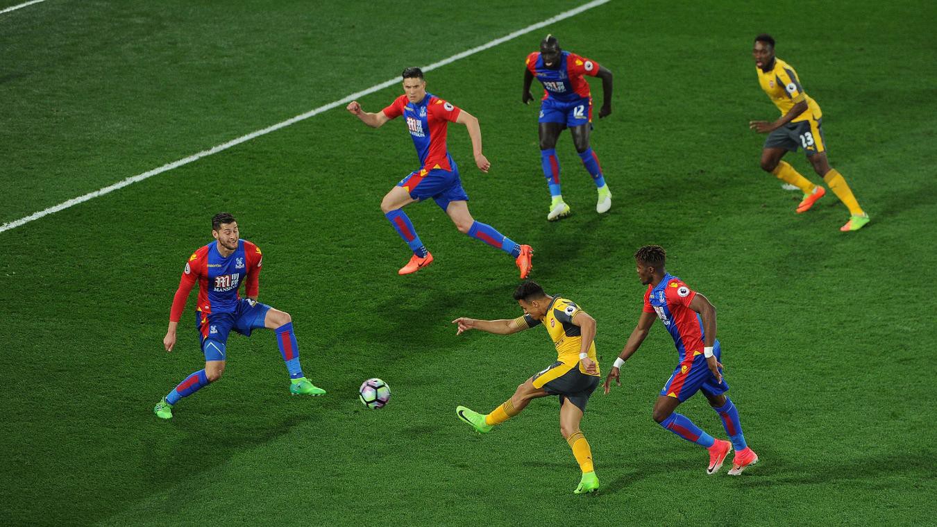 Sanchez và đồng đội bất lực trong việc ghi bàn vào lưới Crystal Palace