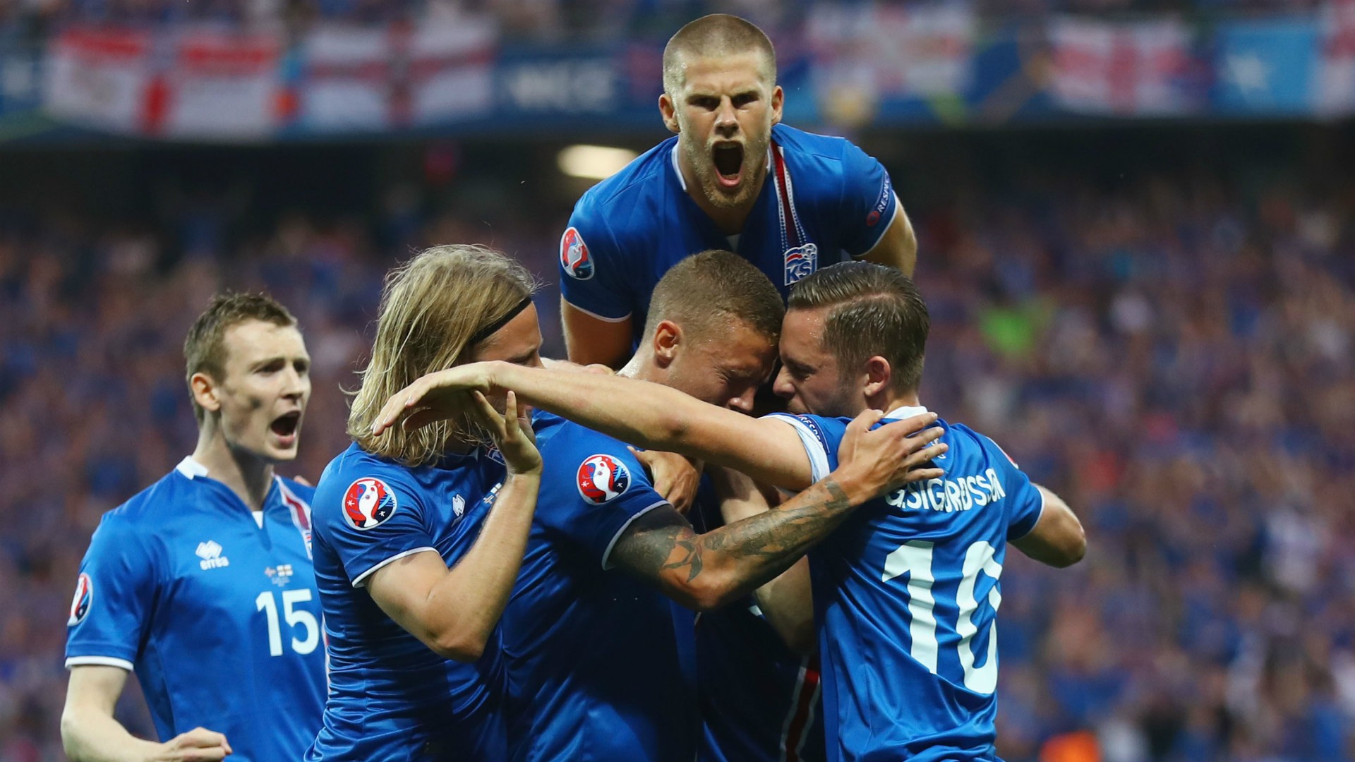 Cầu thủ Iceland ăn mừng chiến thắng mang tính bước ngoặt trước ĐT Croatia