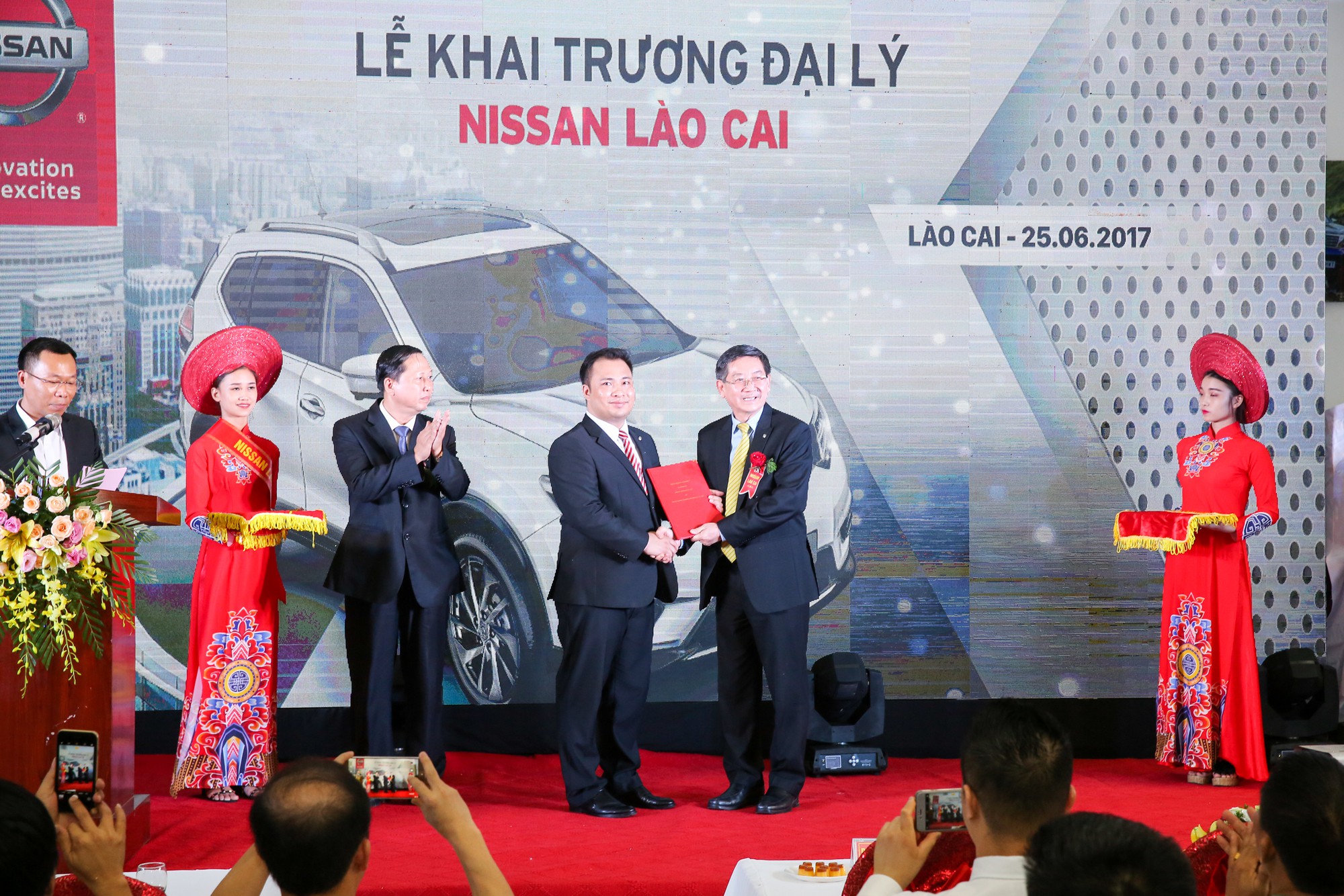 Nissan Việt Nam chính thức trao Hợp đồng đại lý cho Nissan Lào Cai