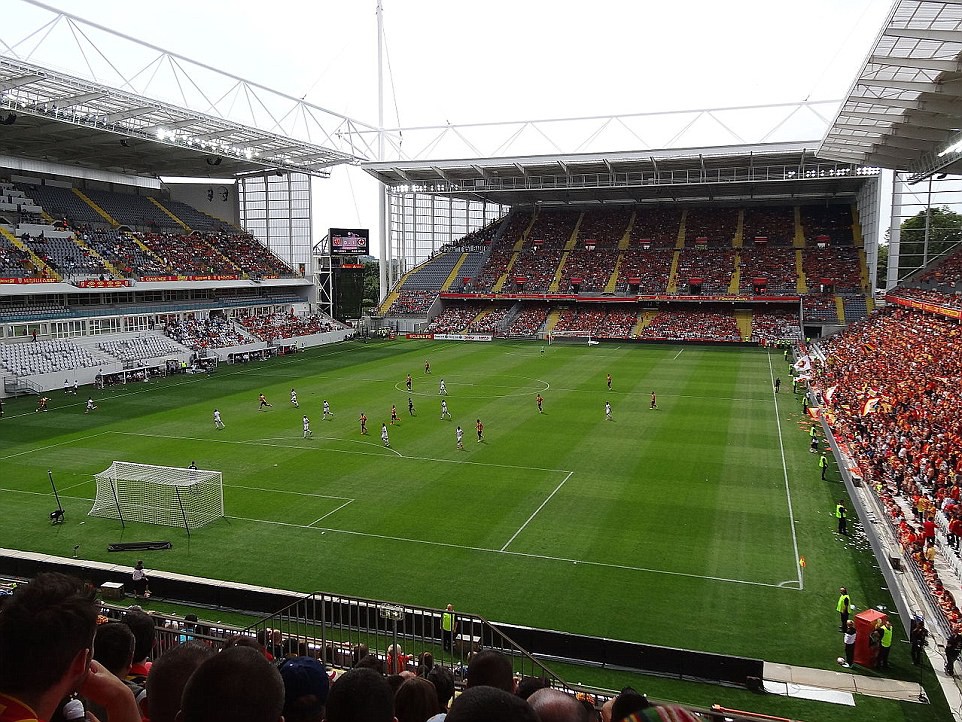 Giới thiệu sân đấu tại VCK EURO 2106: Sân Bollaert-Delelis (Lens)