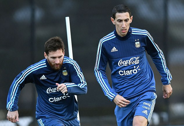 Messi đang tập trung cùng ĐTQG Argentina chuẩn bị cho 2 trận giao hữu với Brazil và Singapore