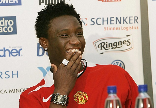 Mikel mặc áo ''ra mắt'' Man Utd vào năm 2006