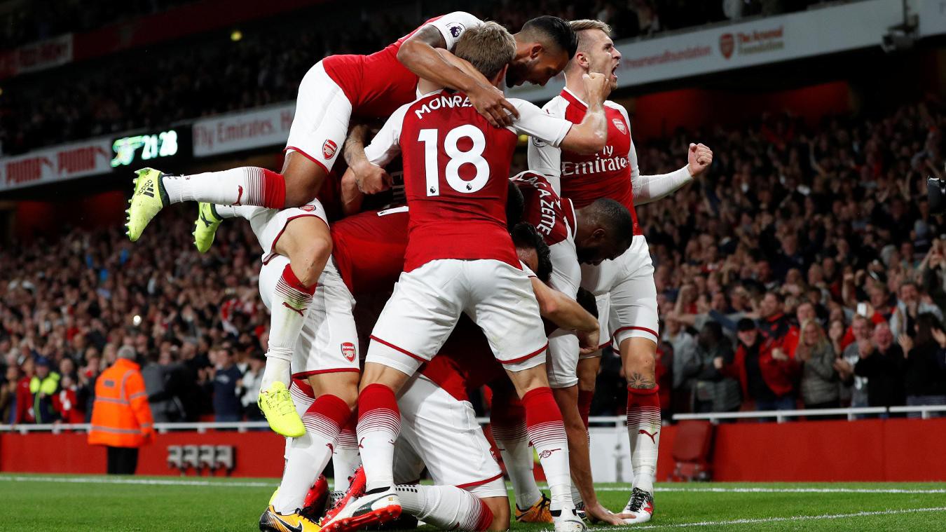 Arsenal tạm chiếm ngôi đầu bảng sau chiến thắng kịch tích trong ngày khai mạc